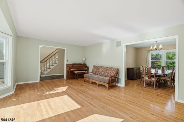102 Robin Way, Readington Twp., NJ 08853