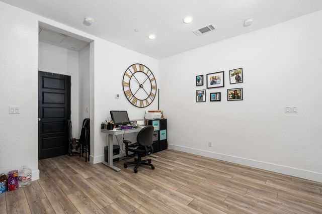 2739 E Tamarind Drive, Fresno, CA 93730