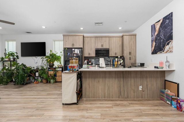 2739 E Tamarind Drive, Fresno, CA 93730