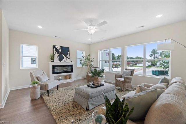 704 Fishermans RD, Norfolk, VA 23503