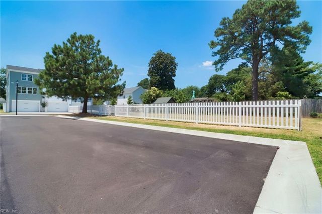 704 Fishermans RD, Norfolk, VA 23503