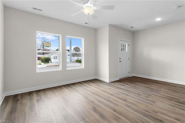 704 Fishermans RD, Norfolk, VA 23503