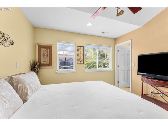 9239 Sw SWEEK Dr, Tualatin, OR 97062