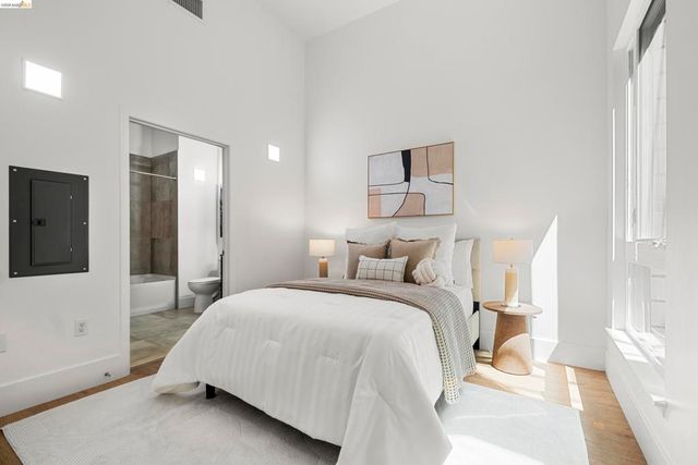 1545 1545 32nd Street 104, Oakland, CA 94608