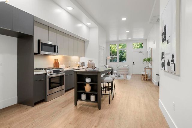 1545 1545 32nd Street 104, Oakland, CA 94608