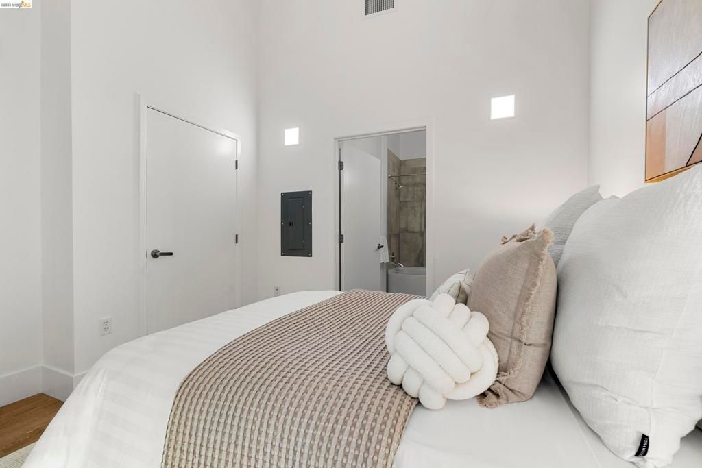 Image 17 of property listing at 1545 1545 32nd Street 104, Oakland, CA 94608