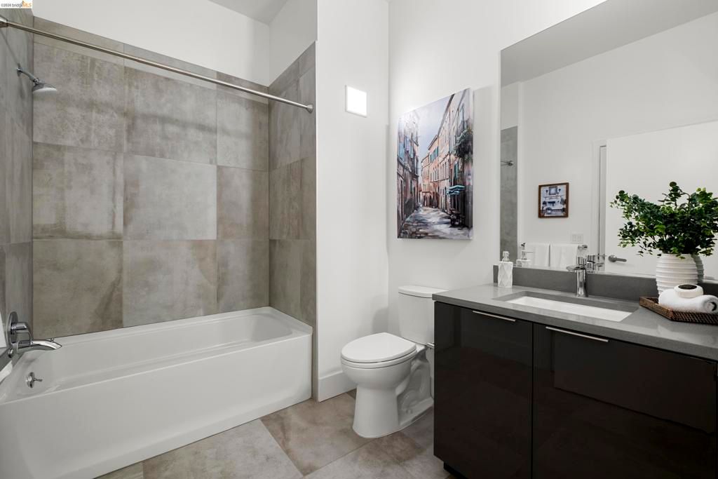 Image 18 of property listing at 1545 1545 32nd Street 104, Oakland, CA 94608