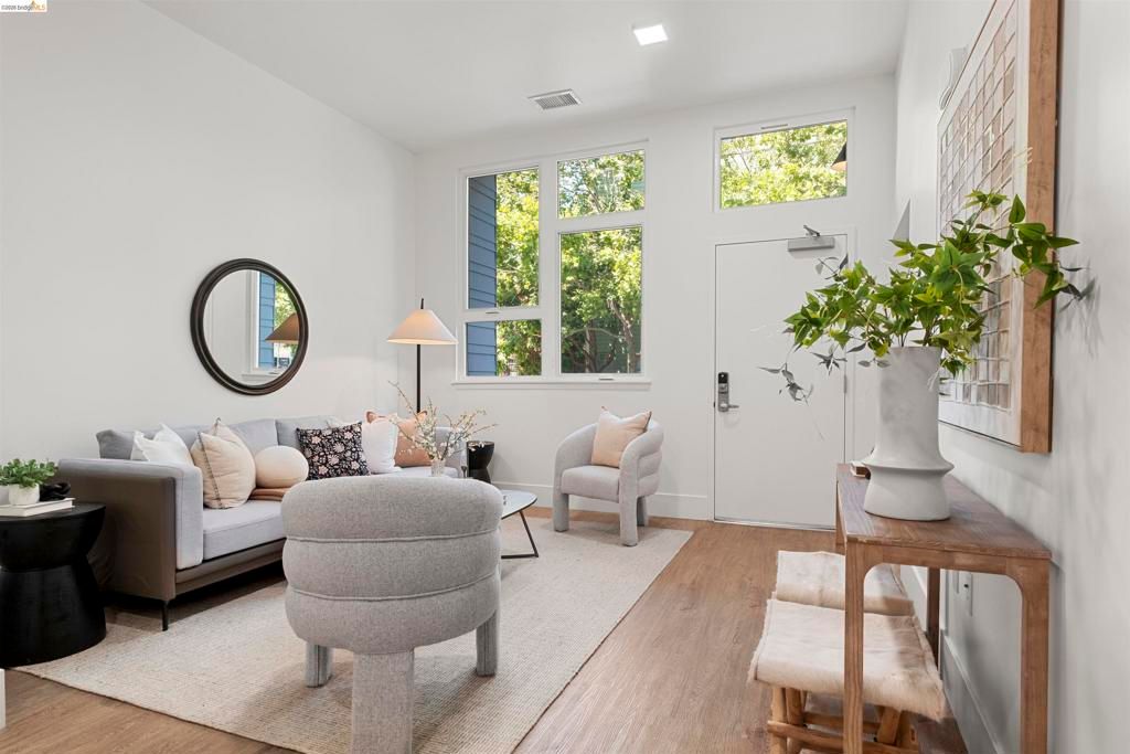 Image 2 of property listing at 1545 1545 32nd Street 104, Oakland, CA 94608