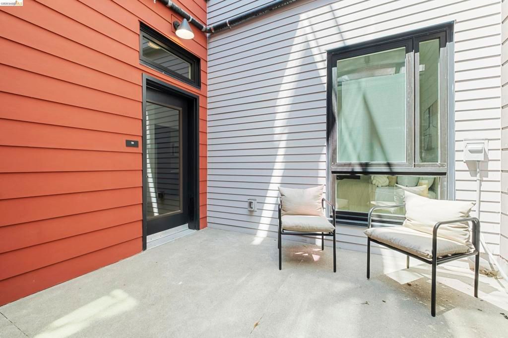 Image 24 of property listing at 1545 1545 32nd Street 104, Oakland, CA 94608