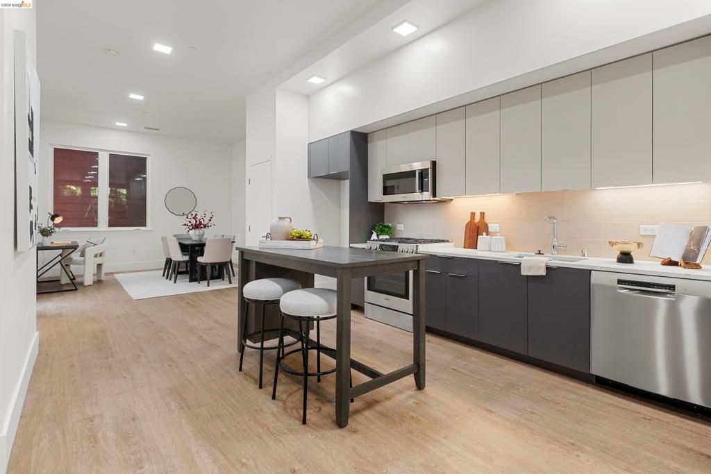 Image 5 of property listing at 1545 1545 32nd Street 104, Oakland, CA 94608