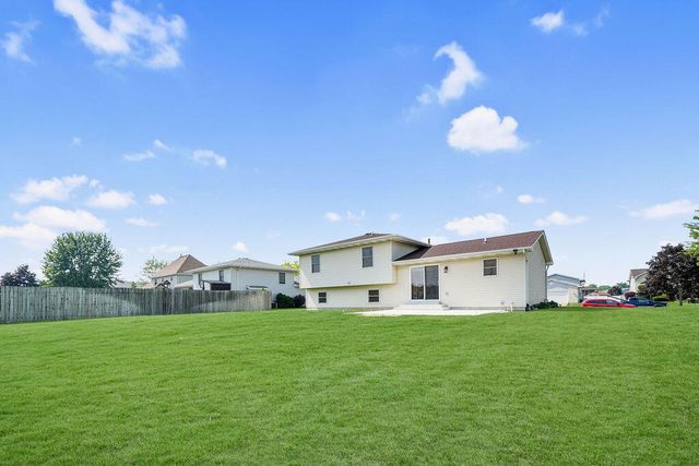 1447 W 84th Avenue, Merrillville, IN 46410