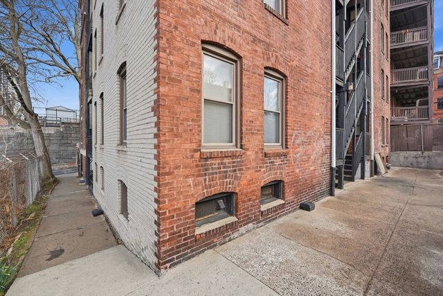 91 E Park St, Springfield, MA 01105