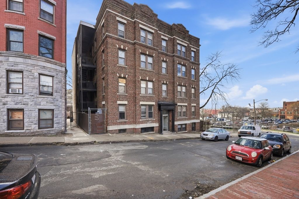91 E Park St, Springfield, MA 01105