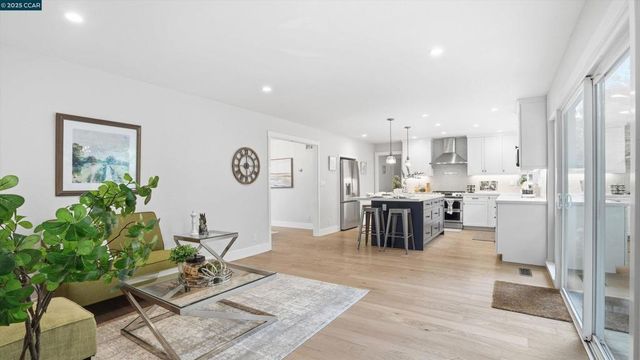 235 Appalachian Dr, Martinez, CA 94553