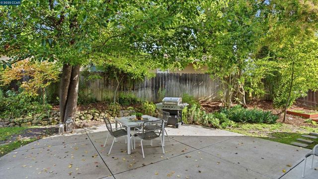 235 Appalachian Dr, Martinez, CA 94553