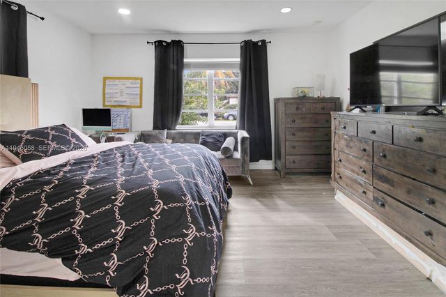 911 NW 142nd St, Miami, FL 33168