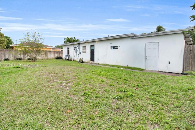 911 NW 142nd St, Miami, FL 33168