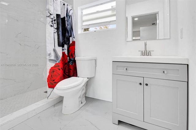 911 NW 142nd St, Miami, FL 33168