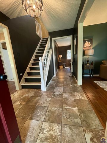 3310 SW Randolph AVE, Topeka, KS 66611