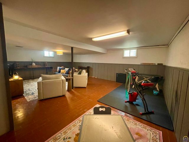3310 SW Randolph AVE, Topeka, KS 66611