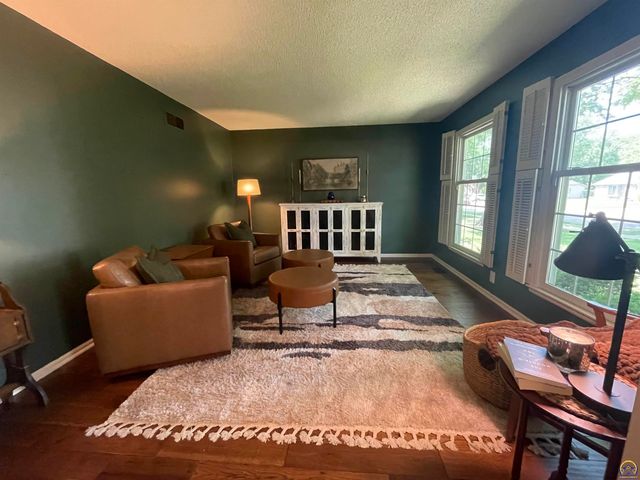 3310 SW Randolph AVE, Topeka, KS 66611