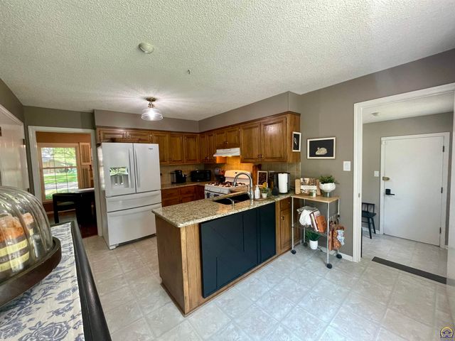 3310 SW Randolph AVE, Topeka, KS 66611
