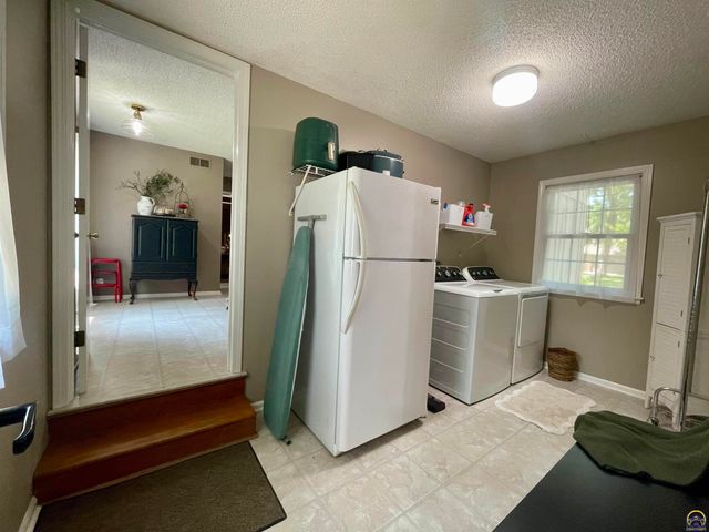 3310 SW Randolph AVE, Topeka, KS 66611