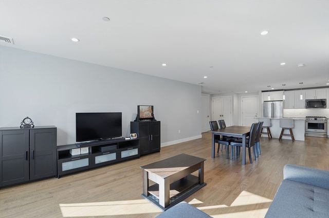 9 Independence Ave 102, Braintree, MA 02184