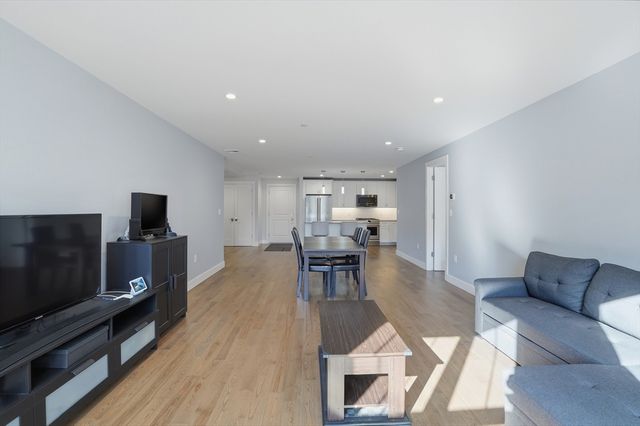 9 Independence Ave 102, Braintree, MA 02184