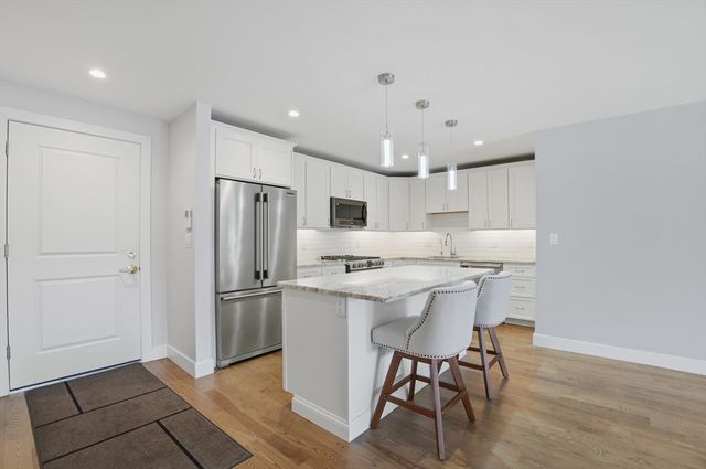 9 Independence Ave 102, Braintree, MA 02184