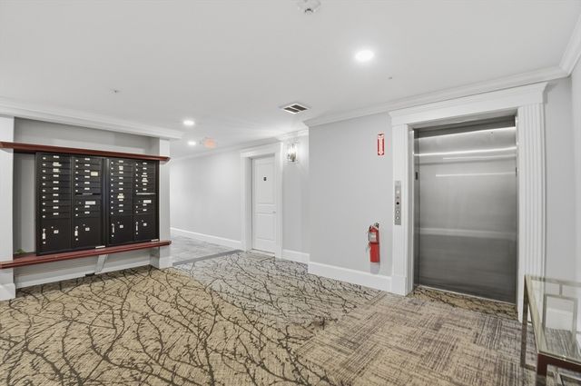 9 Independence Ave 102, Braintree, MA 02184