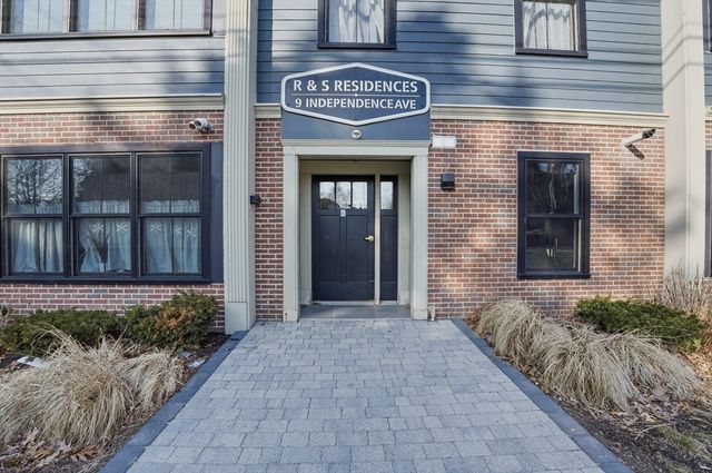 9 Independence Ave 102, Braintree, MA 02184