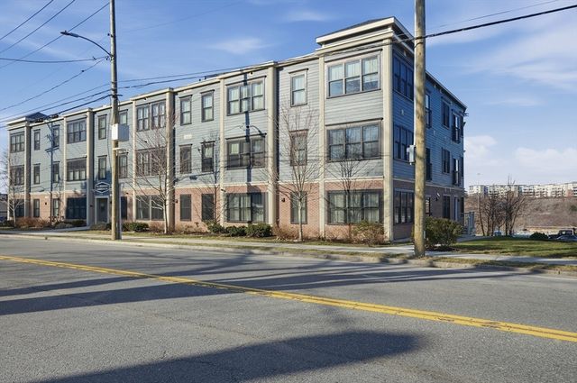 9 Independence Ave 102, Braintree, MA 02184