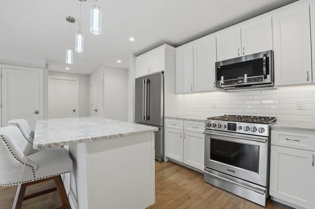 9 Independence Ave 102, Braintree, MA 02184