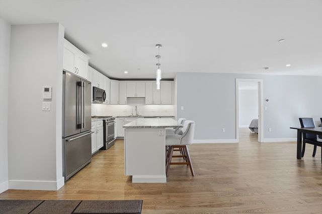 9 Independence Ave 102, Braintree, MA 02184