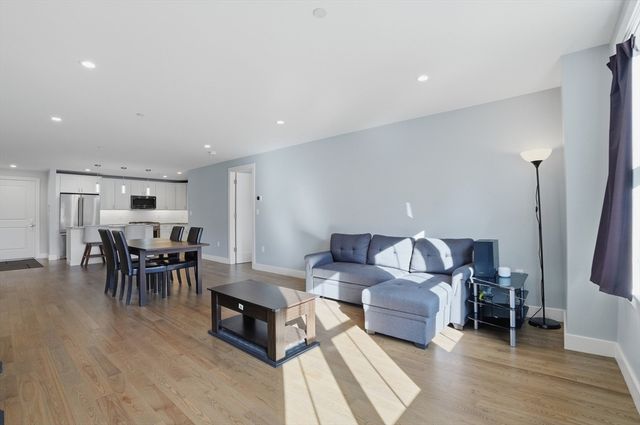 9 Independence Ave 102, Braintree, MA 02184