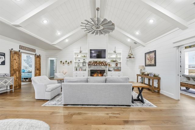 245 La Cresta Lane, Mineral Wells, TX 76067