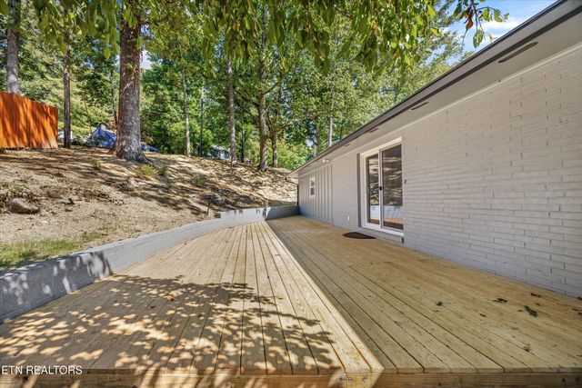 5833 Briercliff Rd, Knoxville, TN 37918