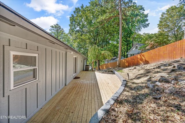 5833 Briercliff Rd, Knoxville, TN 37918