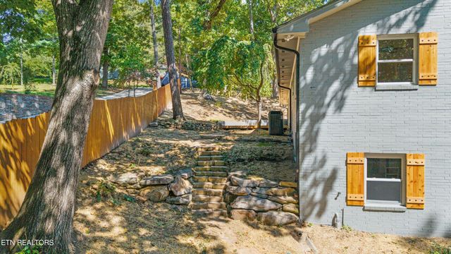 5833 Briercliff Rd, Knoxville, TN 37918