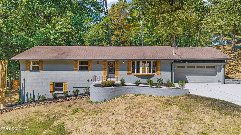 5833 Briercliff Rd, Knoxville, TN 37918