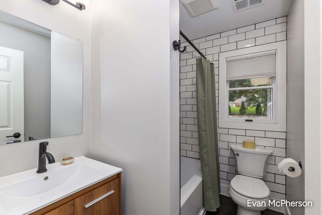 1805 Edgewood Avenue Se, City Of Grand Rapids, MI 49506
