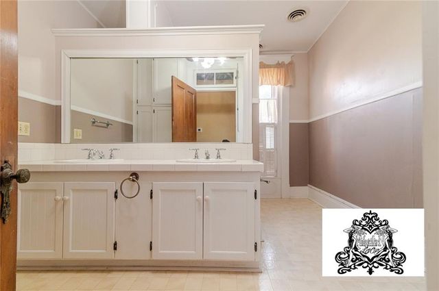 805 N 4 Street, Atchison, KS 66002