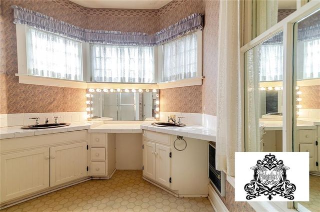 805 N 4 Street, Atchison, KS 66002