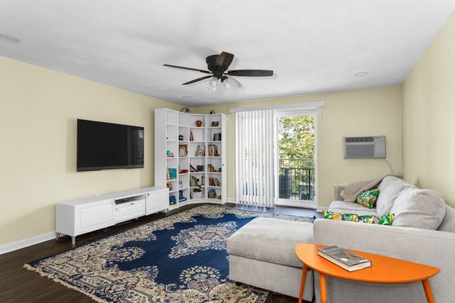 60 Greentree Ln 38, Weymouth, MA 02190