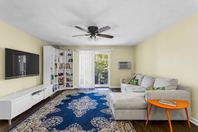 60 Greentree Ln 38, Weymouth, MA 02190