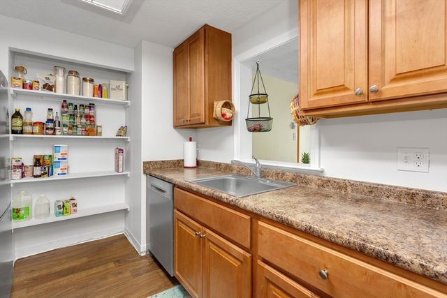 60 Greentree Ln 38, Weymouth, MA 02190