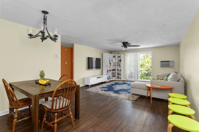 60 Greentree Ln 38, Weymouth, MA 02190