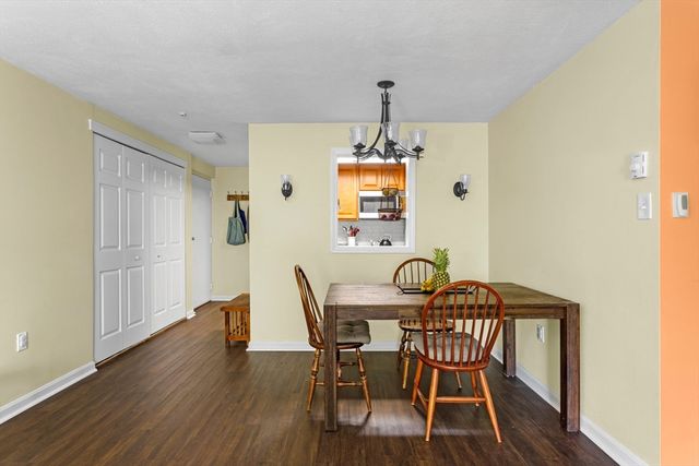 60 Greentree Ln 38, Weymouth, MA 02190