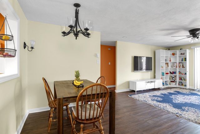 60 Greentree Ln 38, Weymouth, MA 02190